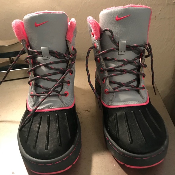 Brand New Nike boots - Picture 1 of 4